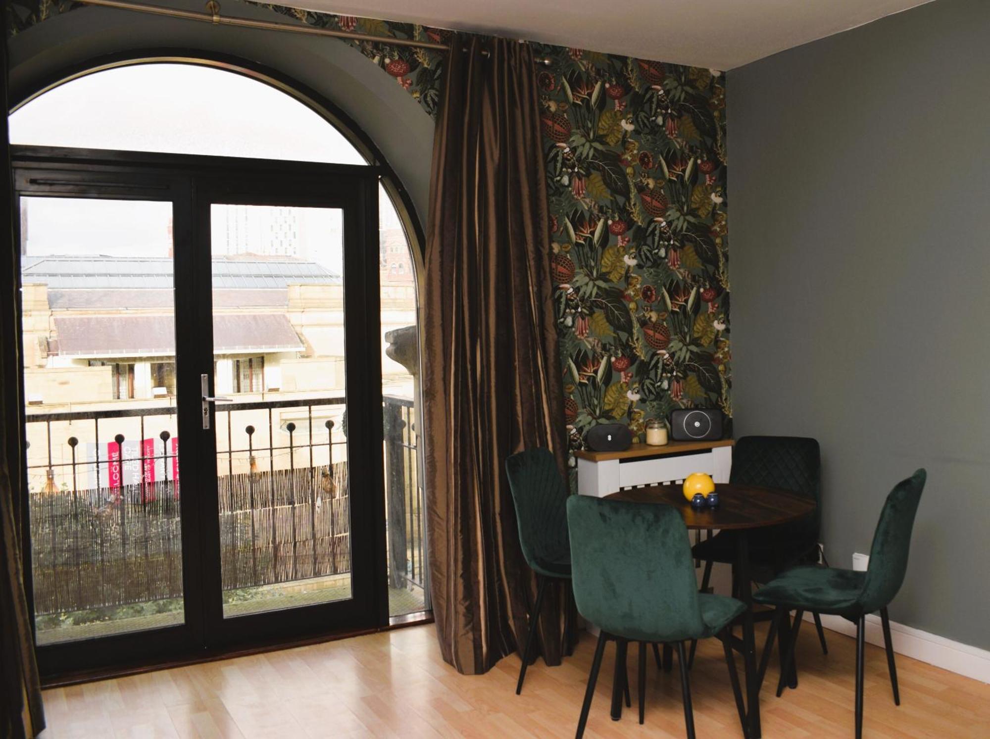 Apartment Heart Of Leeds - 2 Bedroom Flat *